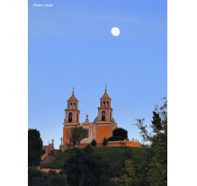 Luna de Noviembre sobre Cholula 